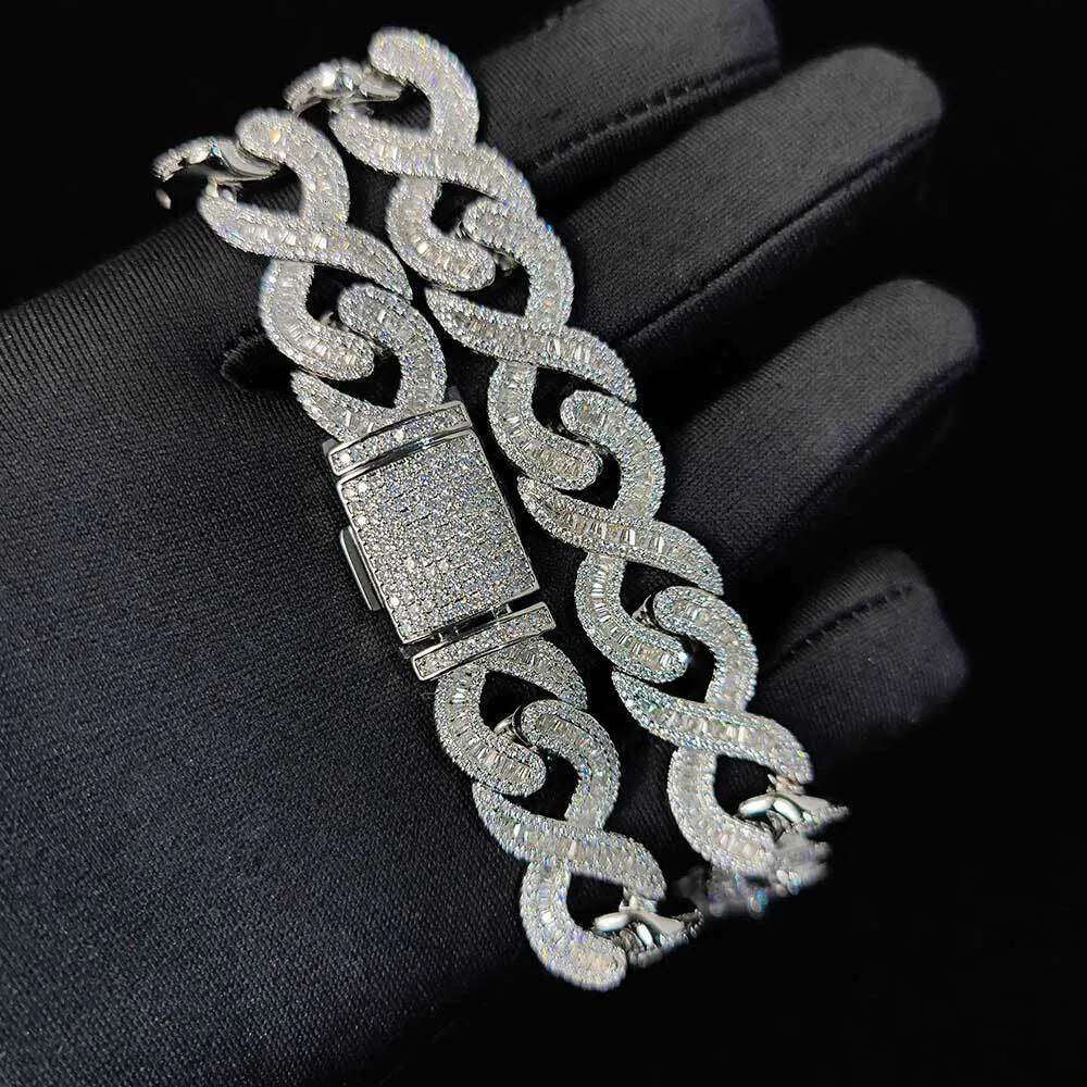 Necklaces & Pendants