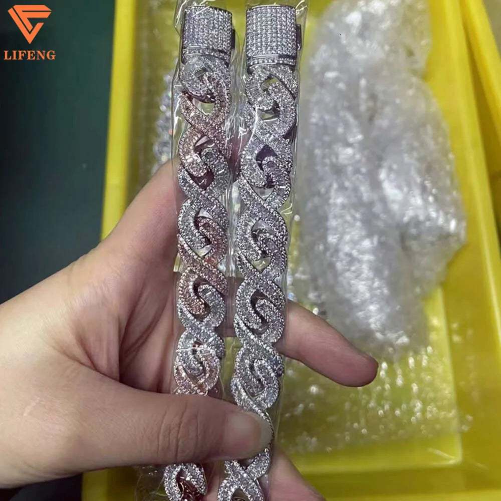Necklaces & Pendants